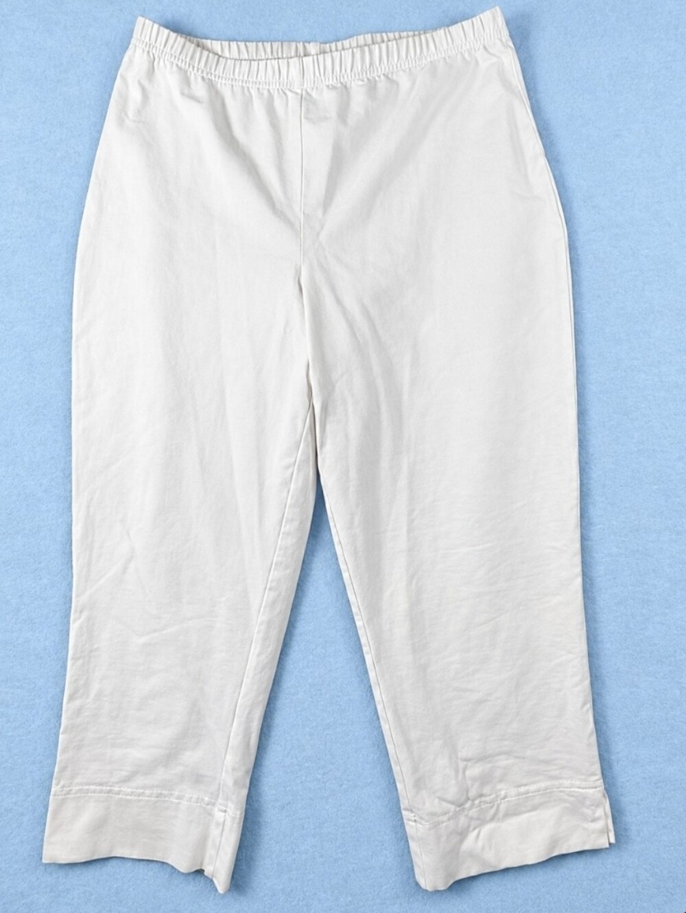 Women With Control White Pull On Capris - Picture 2 of 5